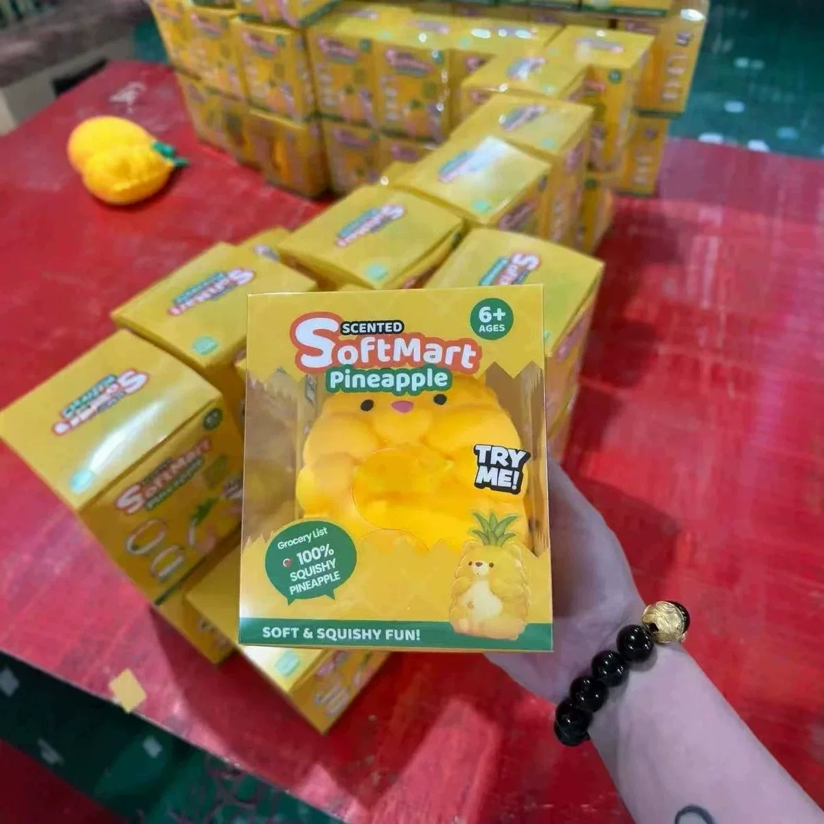 Dog Face Swap Squishy - a fun toy featuring a slow-returning, squeezable design with a changing face