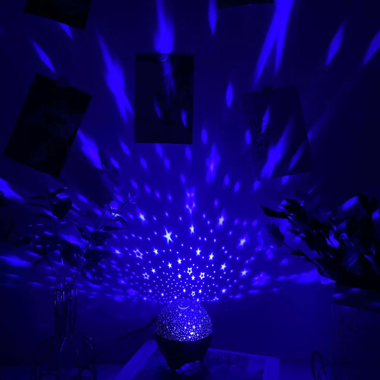 亚马逊 TIMU 希音TK跨境爆款投影灯星星月亮投影氛围灯卧室睡眠灯