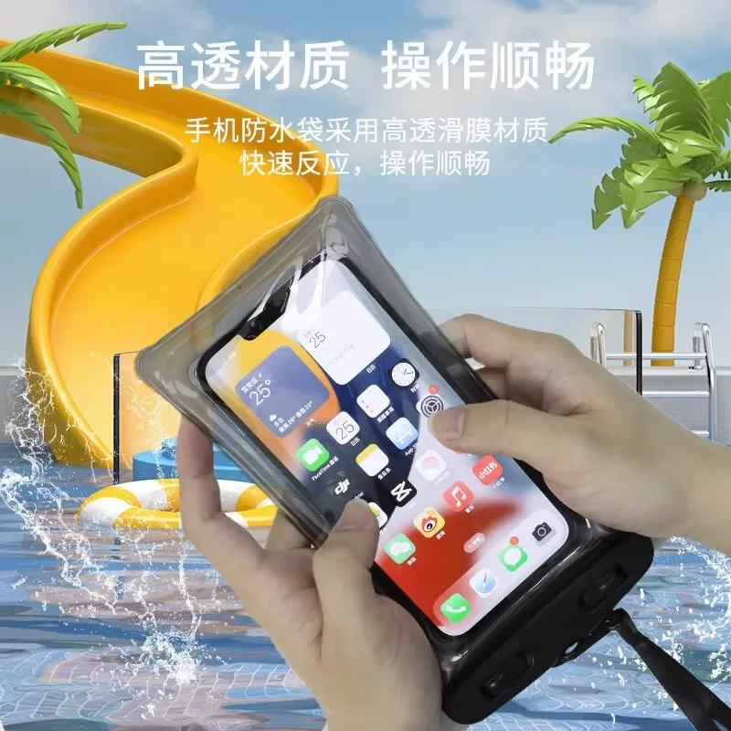Wasserbeutel für mobiltelefone sind hoch und wasserdicht für den airbag und dasselbe schwimmbecken