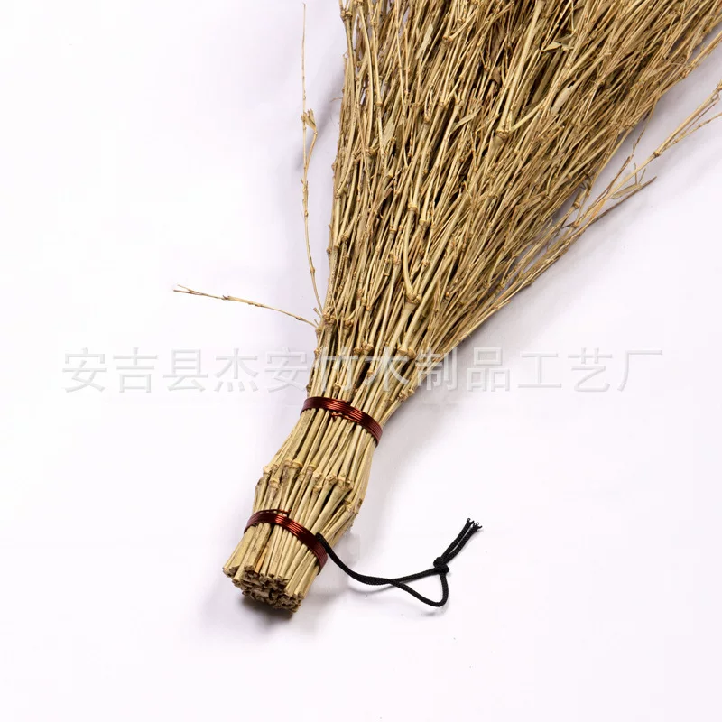 Bamboo broom sweeps fallen leaves, outdoor broom, outdoor broom, courtyard cleaning, road and ground