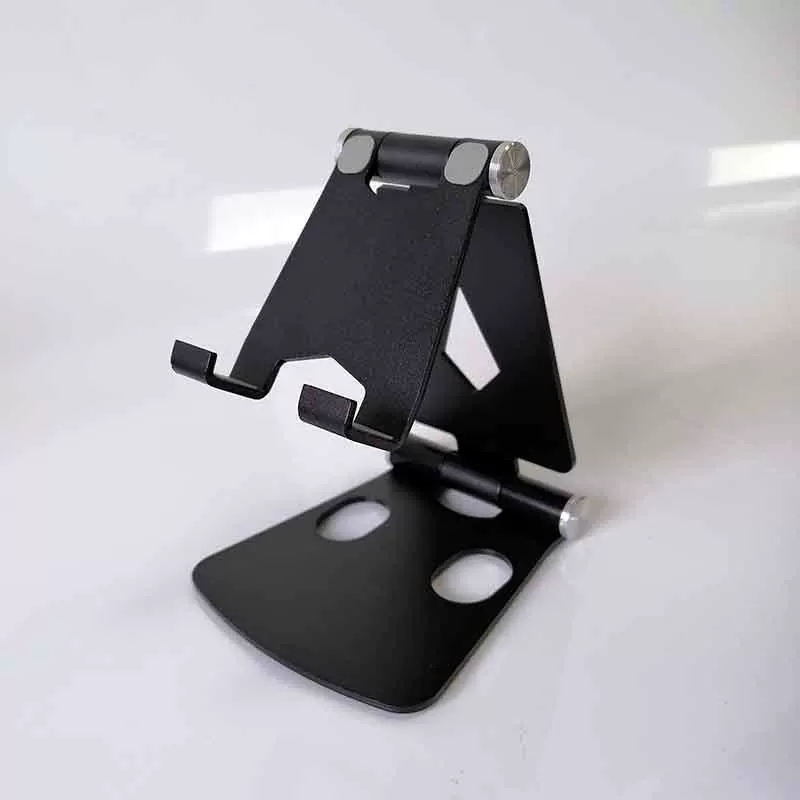 Die tischplatte eines handy-baums falten, mit aluminiumnetzen befestigen, weiterswingen und weitersagen